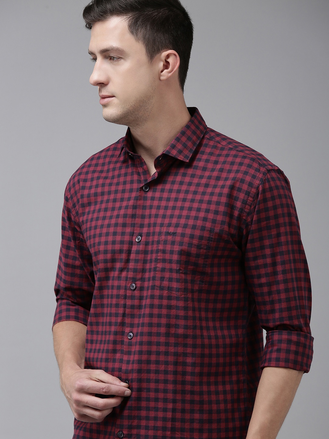 

Park Avenue Men Navy Blue & Red Slim Fit Checked Pure Cotton Casual Shirt