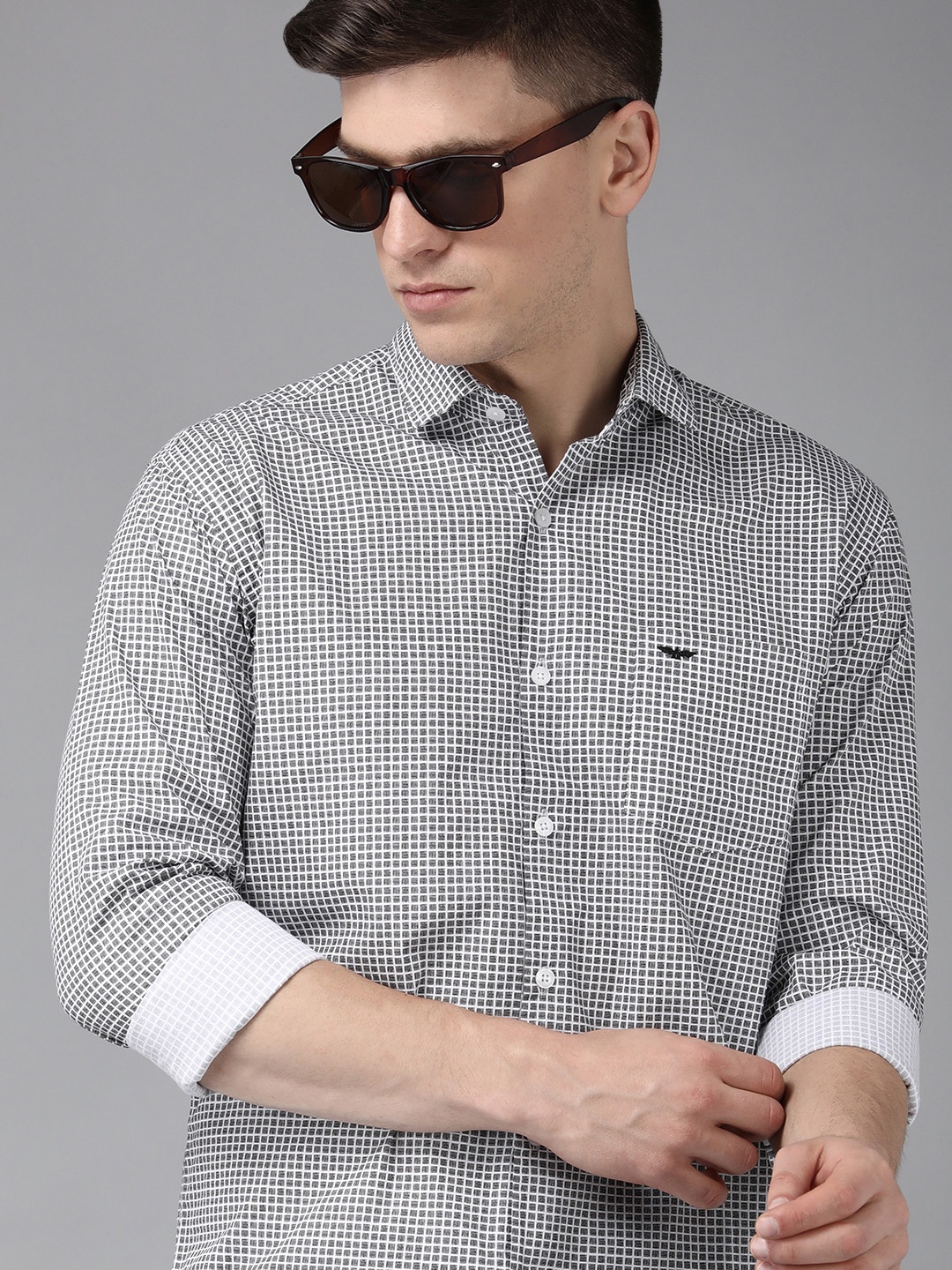 

Park Avenue Men Black Slim Fit Micro Checked Pure Cotton Casual Shirt