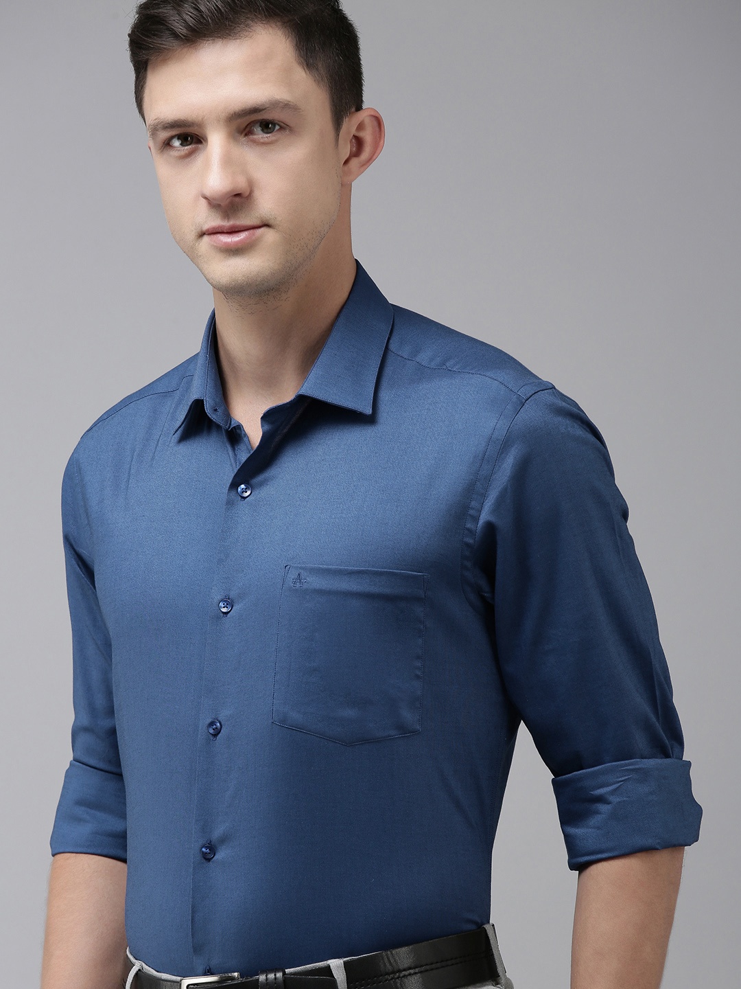 

Arrow Men Blue Solid Slim Fit Pure Cotton Formal Shirt