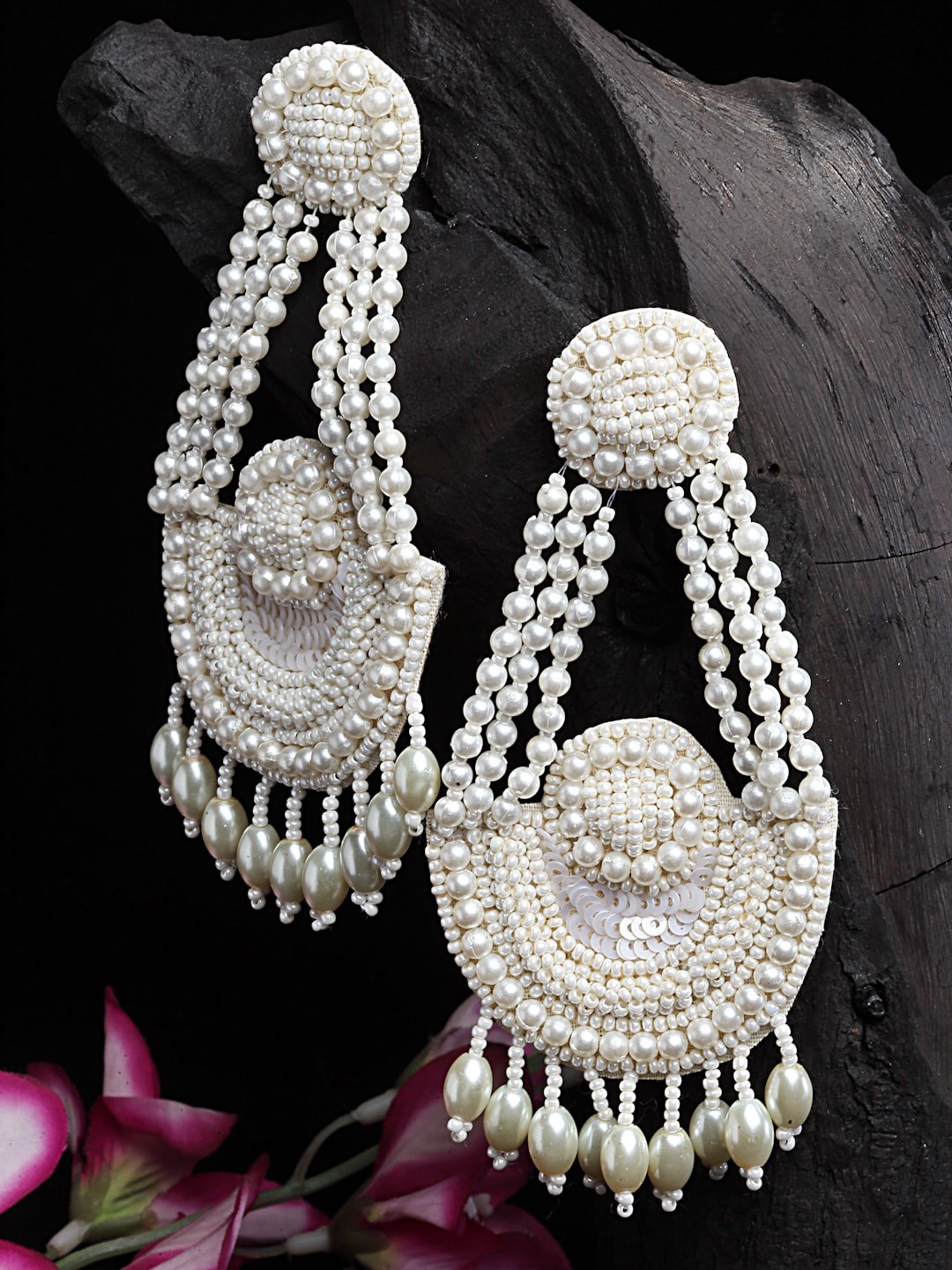 

Moedbuille Off White Contemporary Drop Earrings
