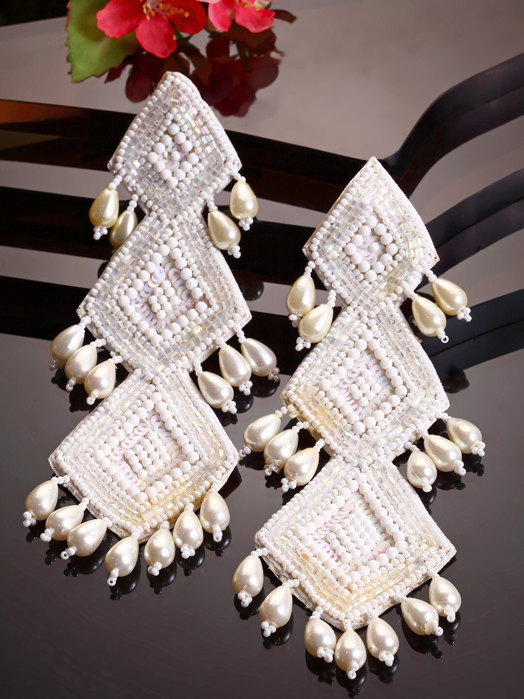 

Moedbuille Off White Contemporary Drop Earrings