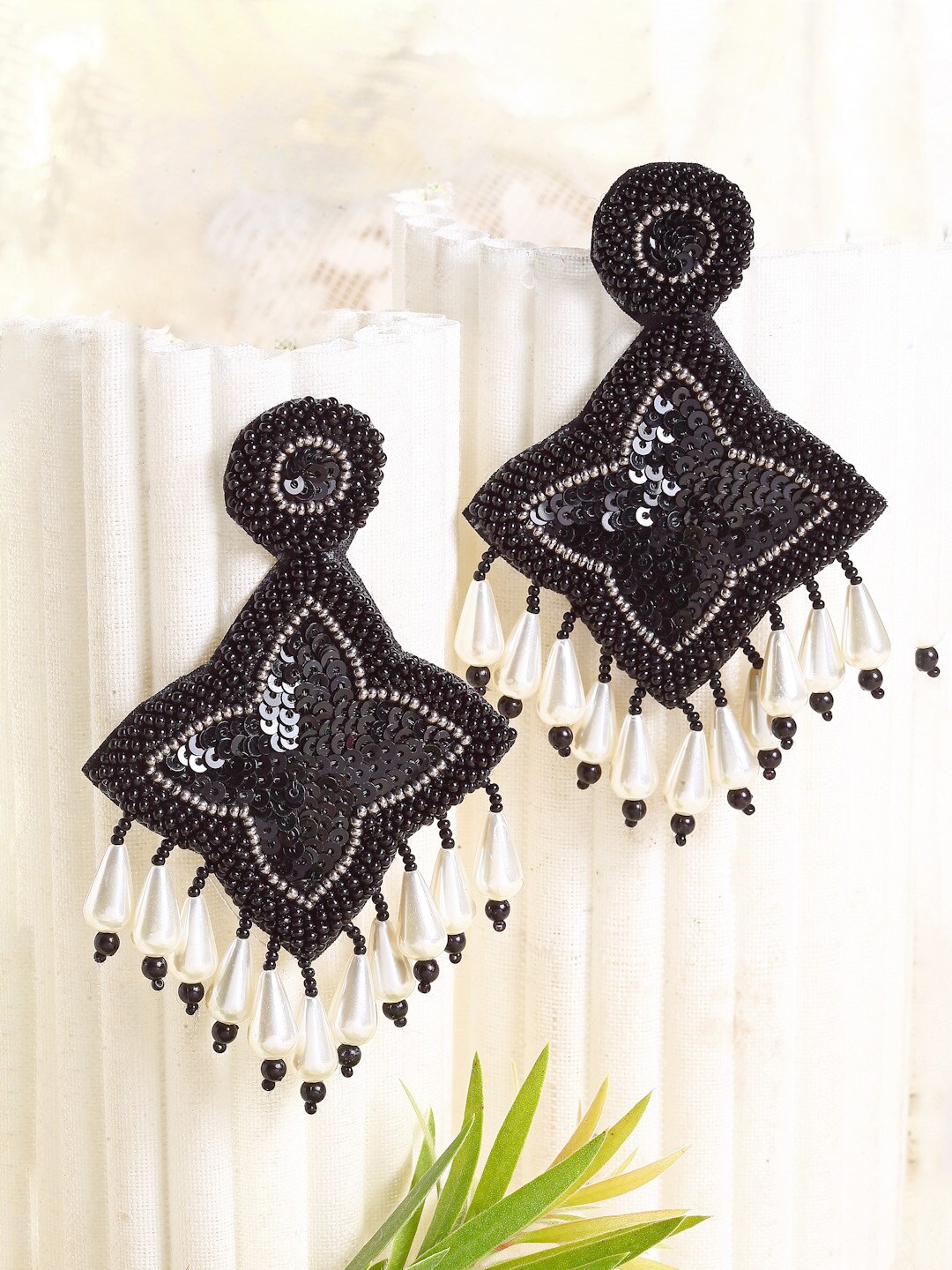 

Moedbuille Black Contemporary Drop Earrings