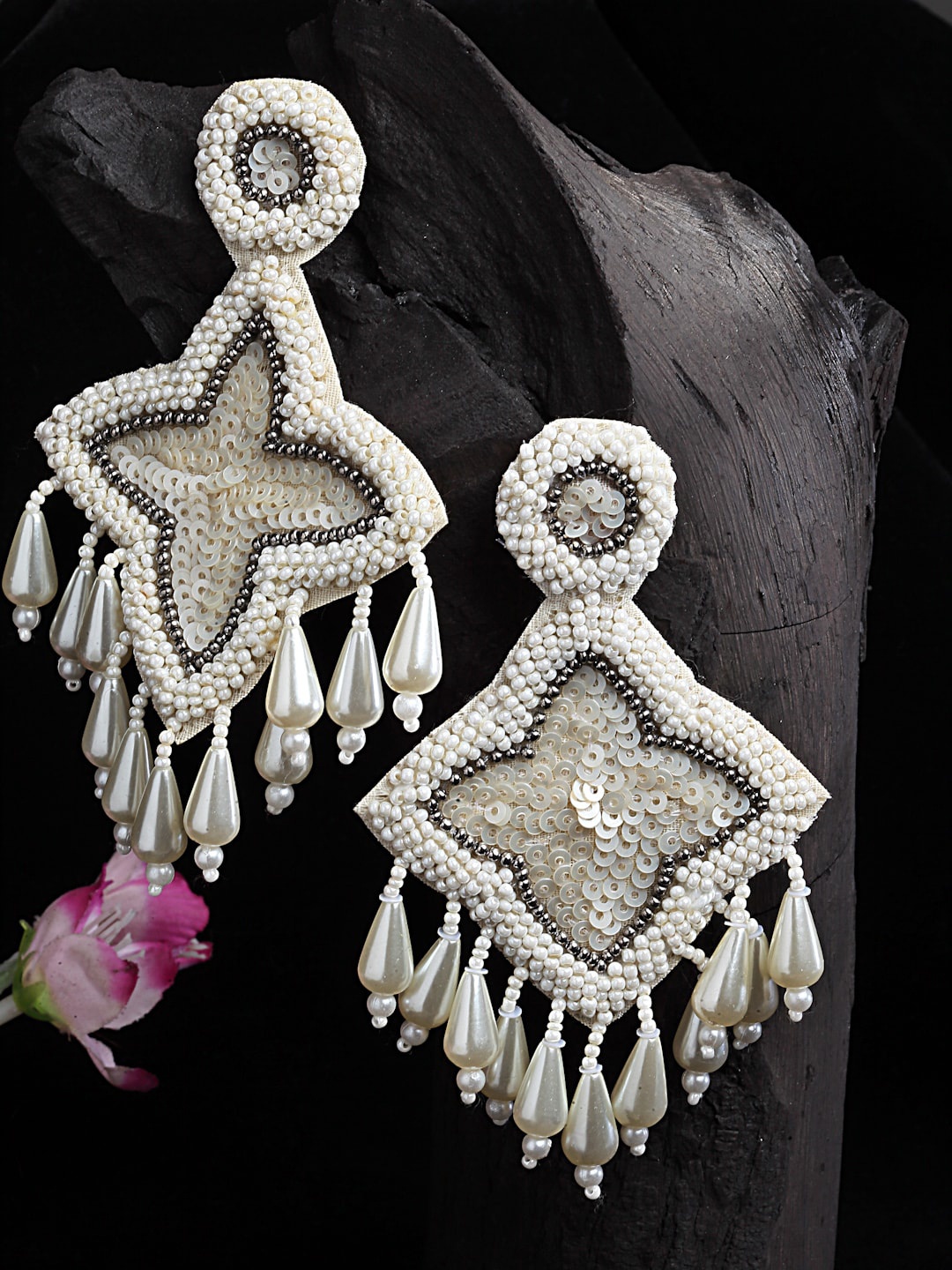 

Moedbuille Off White Contemporary Drop Earrings