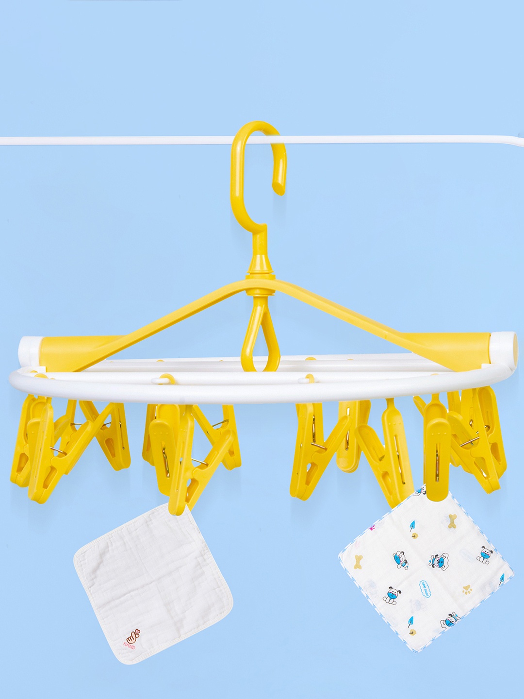 

Baby Moo Yellow & White Round Foldable Clothes Hanger-18 Clips