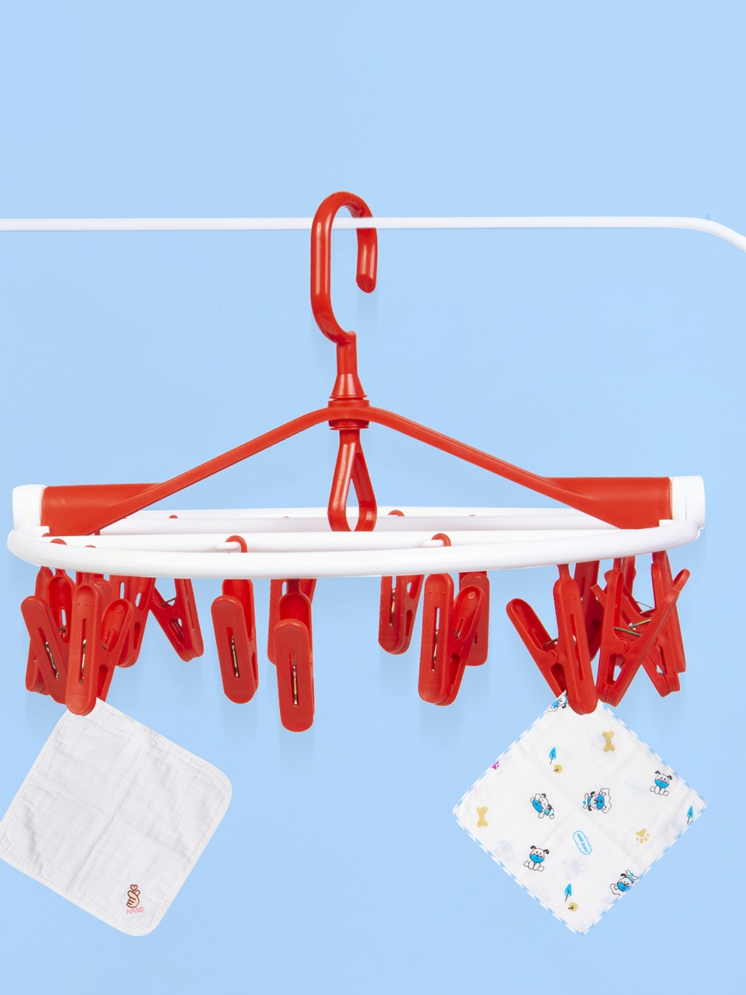 

Baby Moo Red & White Round Foldable Clothes Hanger-18 Clips