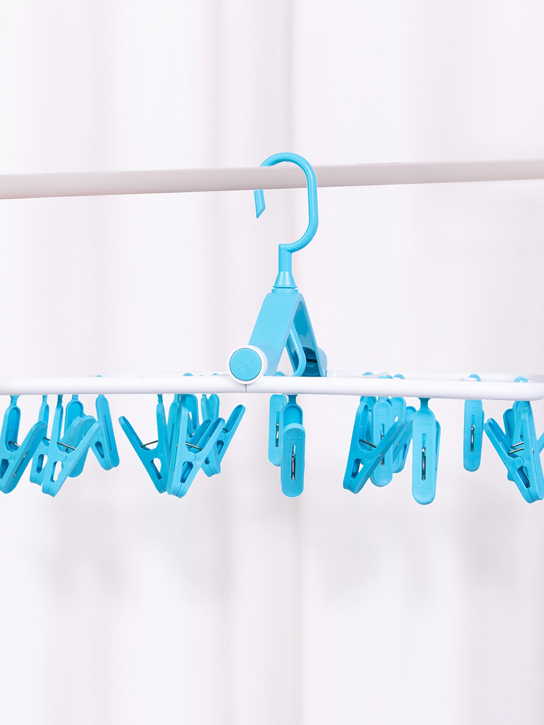 

Baby Moo Blue & White Square Foldable Clothes Hanger-24 Clips