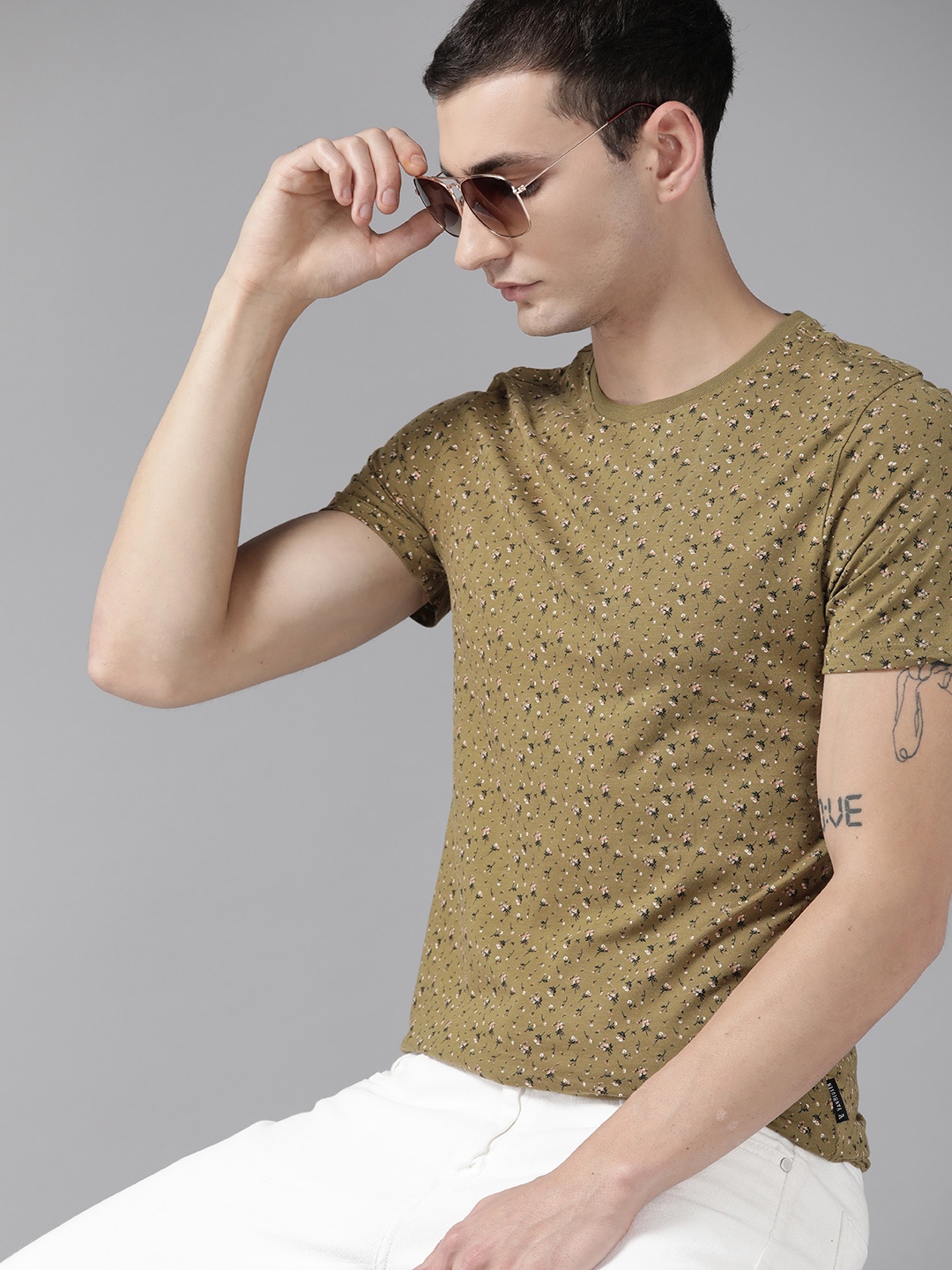 

V Dot Men Floral Slim Fit Pure Cotton T-shirt, Olive