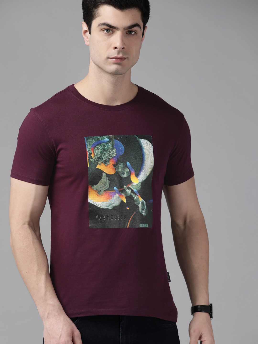 

V Dot Men Burgundy Printed Pure Cotton Slim Fit T-shirt
