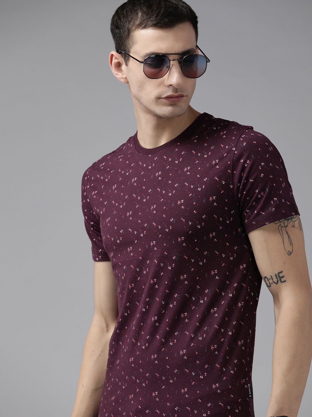 

V Dot Men Floral Printed Pure Cotton T-shirt, Burgundy