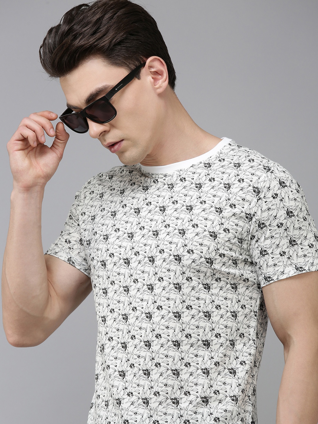 

V Dot Men Pure Cotton Tropical Printed Casual T-shirt, White