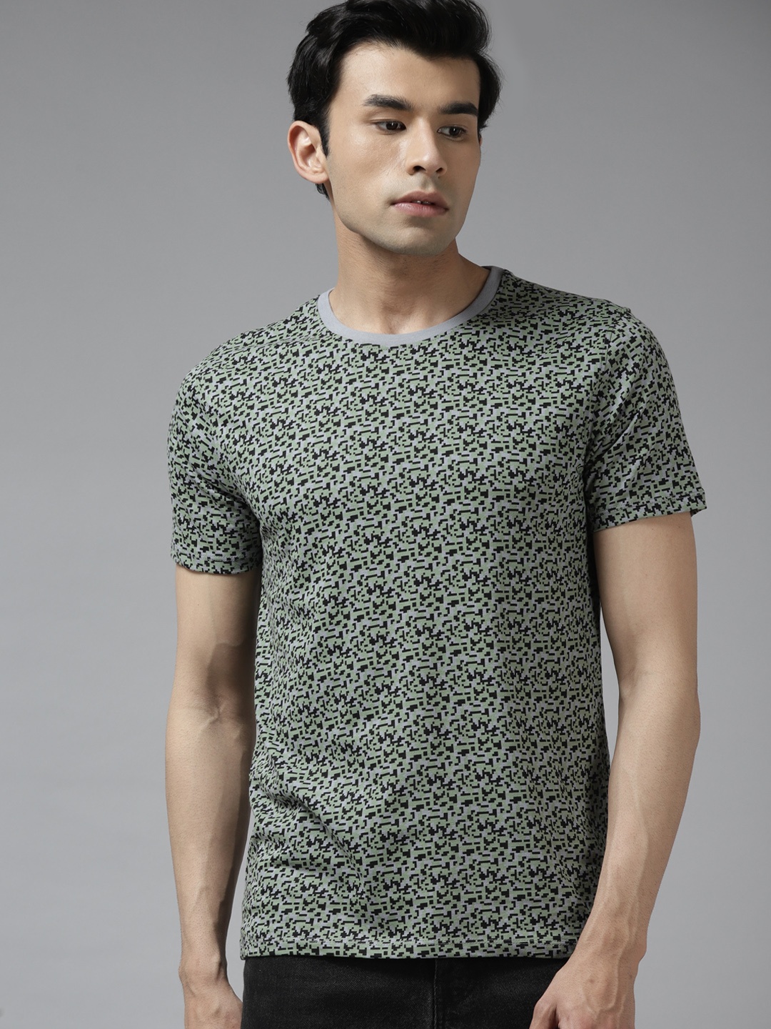 

V Dot Men Green & Black Abstract Printed Pure Cotton T-shirt