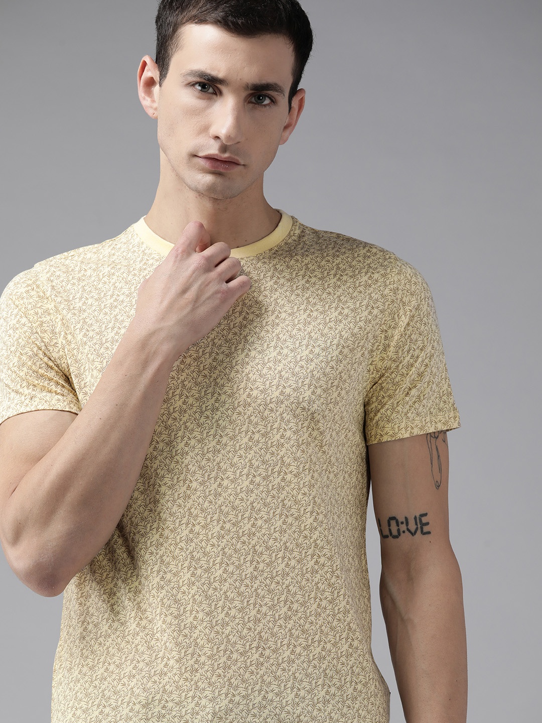 

V Dot Men Printed Pure Cotton T-shirt, Yellow