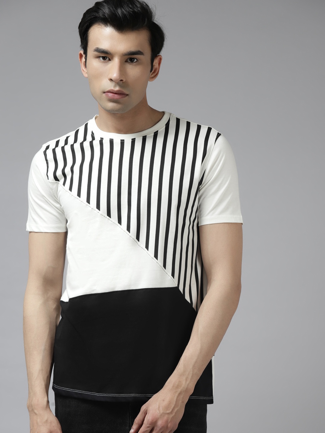 

V Dot Men White & Black Colourblocked Monochrome Pure Cotton T-shirt