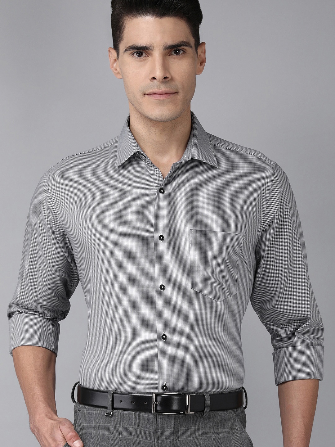 

Van Heusen Men Black & White Custom Fit Formal Shirt