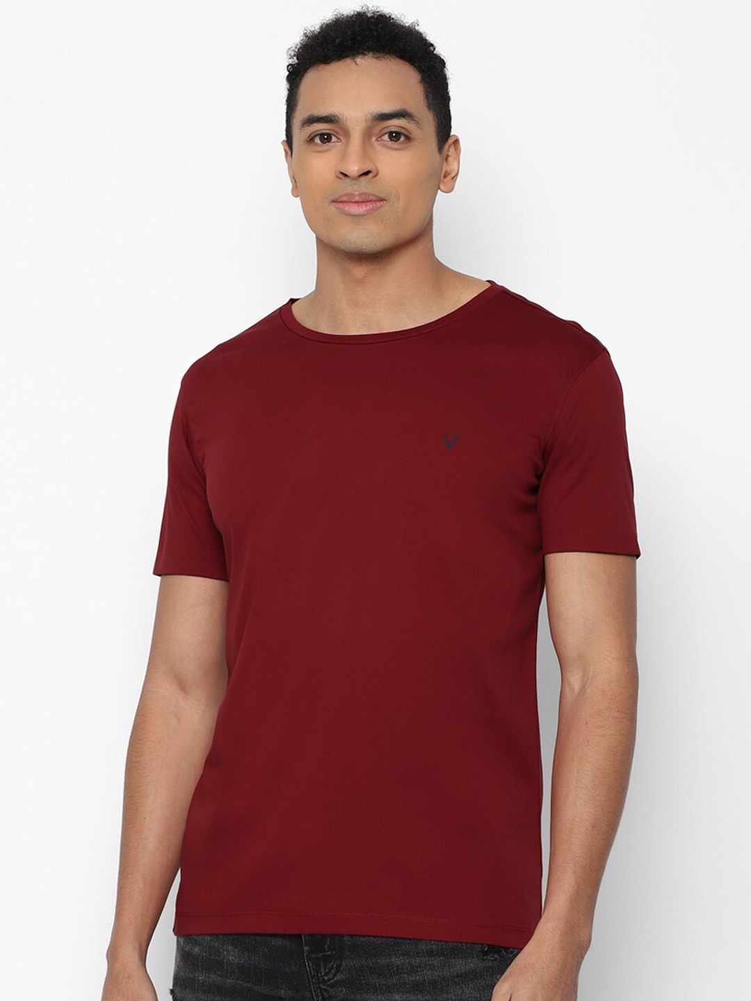 

Allen Solly Men Maroon T-shirt