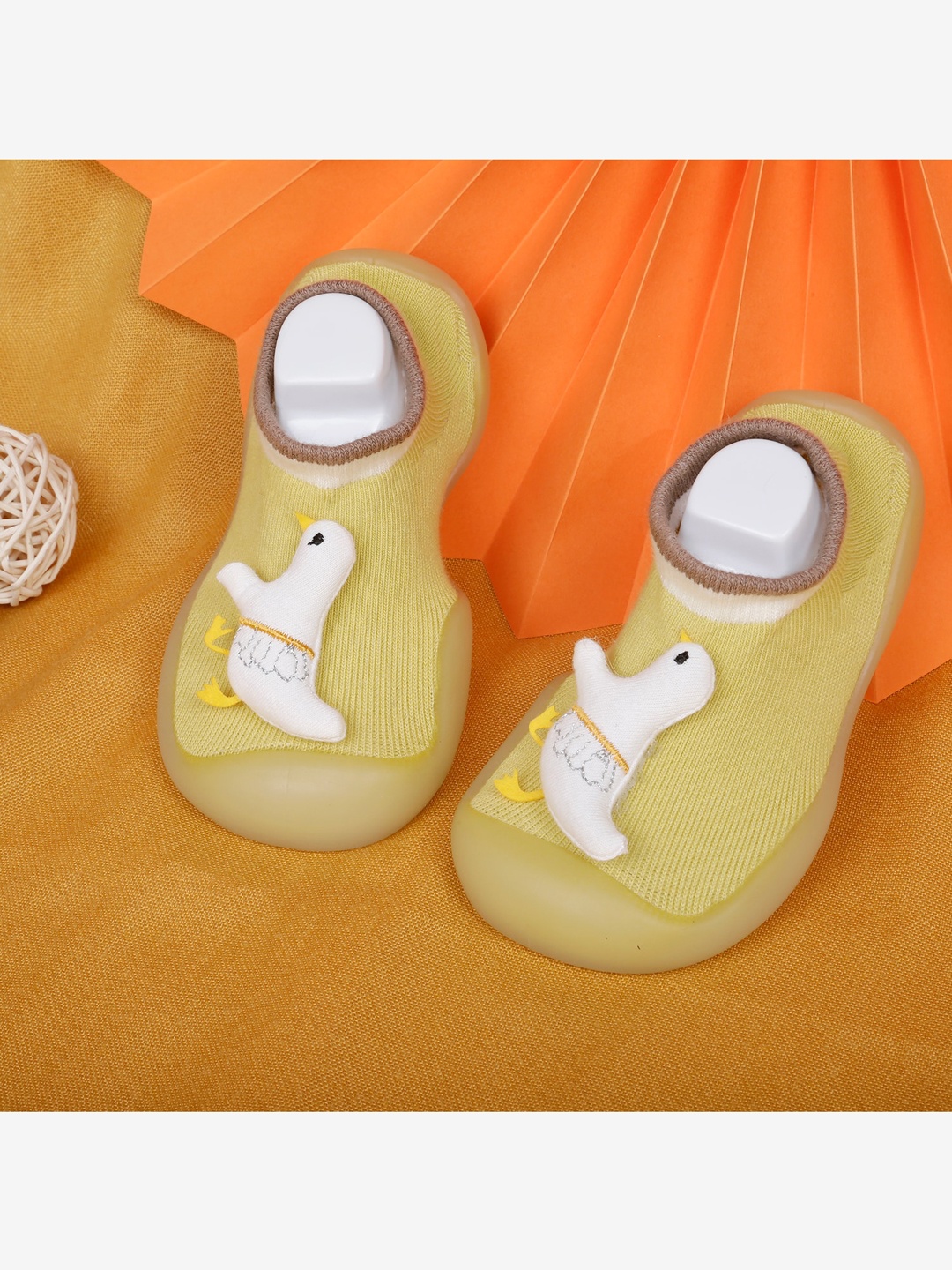 

Baby Moo Unisex Kids Yellow Woven Design Slip-On Sneakers