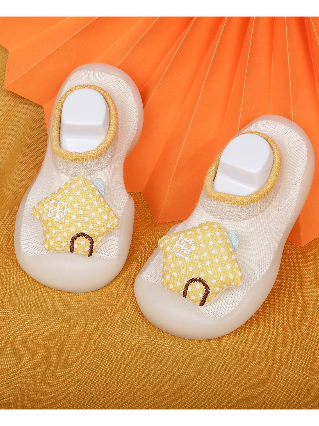 

Baby Moo Unisex Kids Beige Printed Slip-On Sneakers