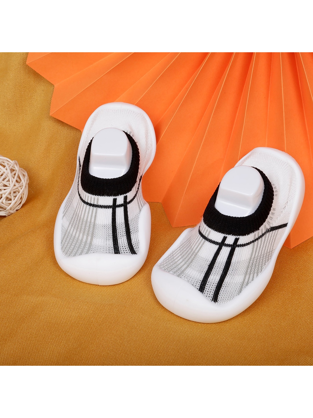 

Baby Moo Unisex Kids Black Slip-On Sneakers