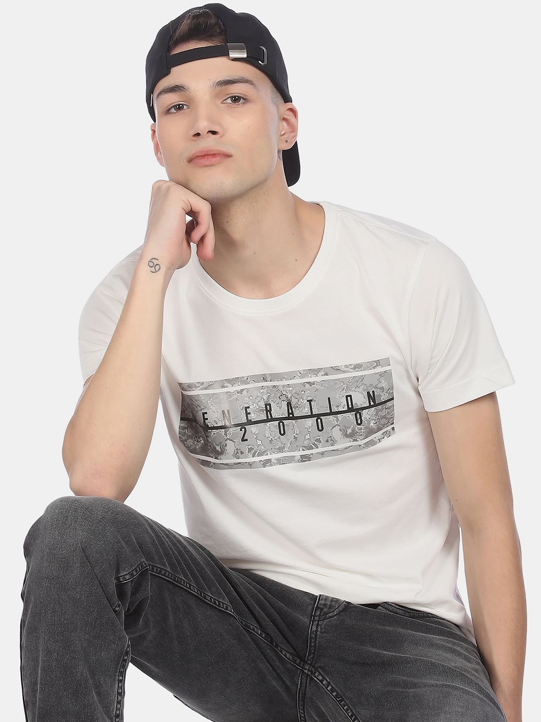 

Flying Machine Men White Typography Striped Slim Fit T-shirt