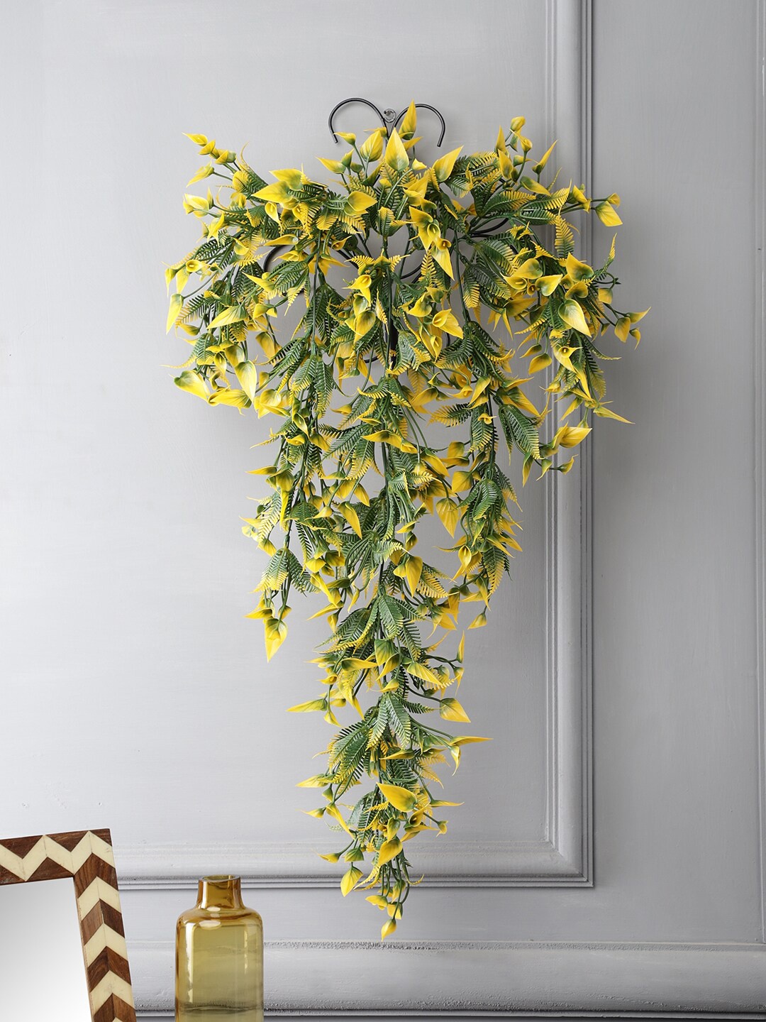 

FOLIYAJ Green Leaf Vine with Metal Wall Stand