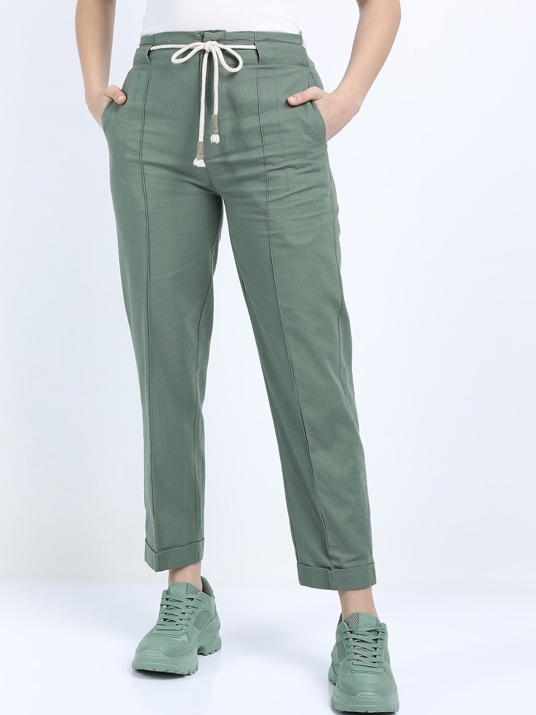 

Tokyo Talkies Women Green Regular Fit Mid-Rise Plain Woven Flat-Front Regular Trousers