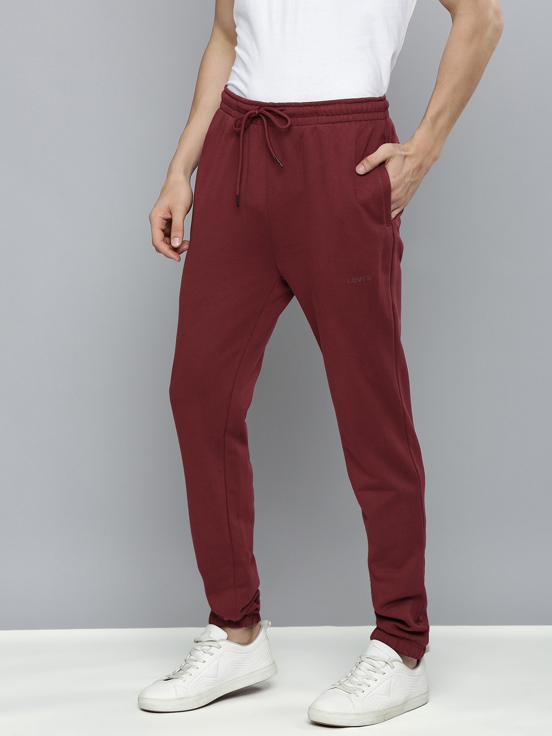 

Levis Men Maroon Solid Regular Fit Joggers