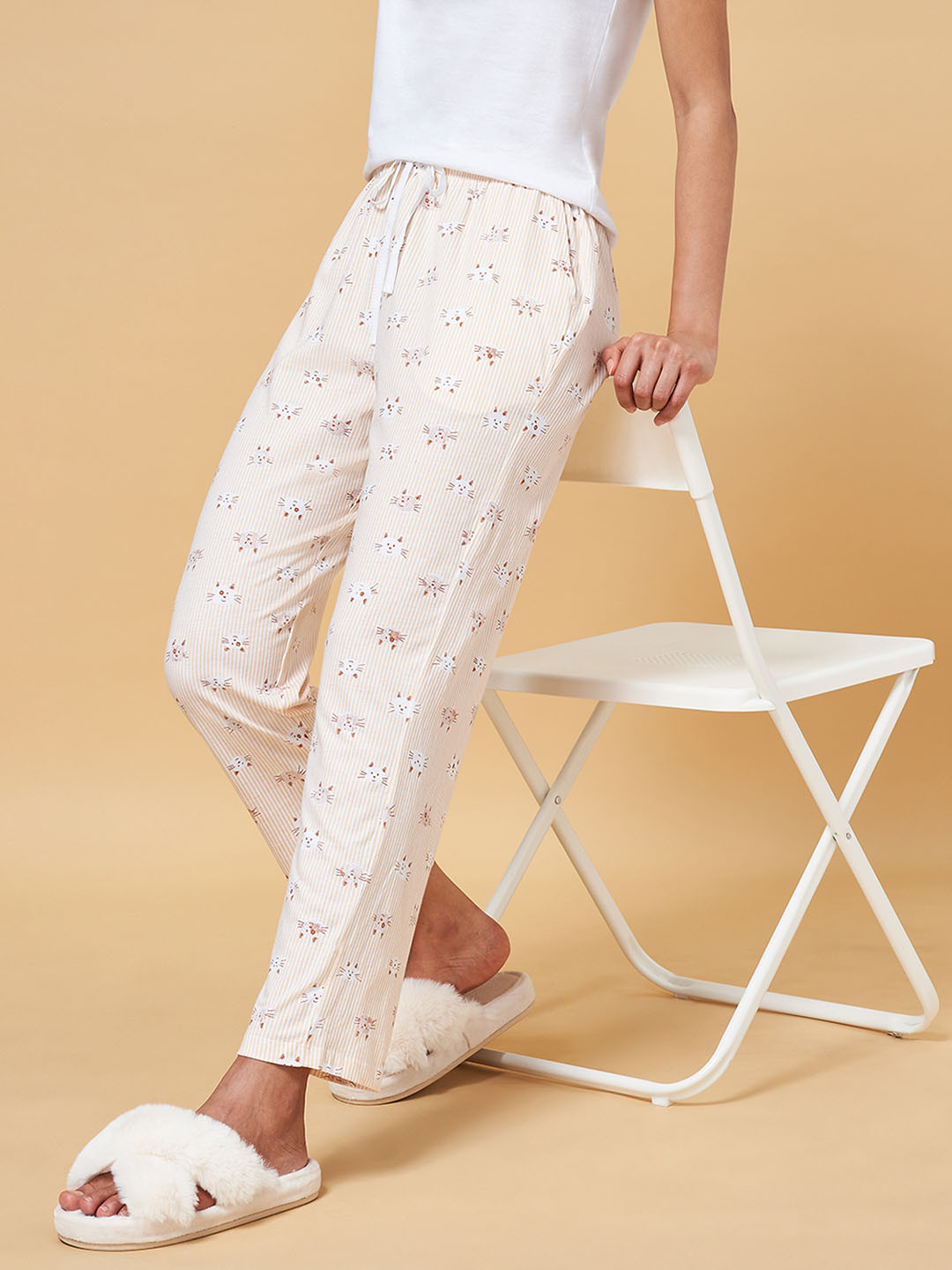 

Dreamz by Pantaloons Women Beige Printed Cotton Lounge Pants