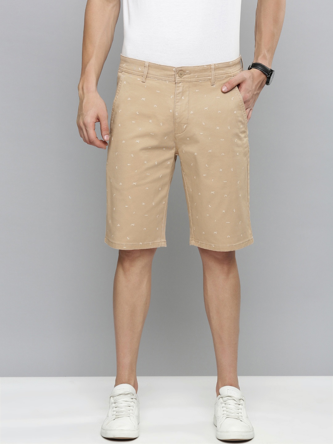 

Levis 502 Men Khaki Abstract Print Regular Tapered Fit Mid-Rise Stretchable Chino Shorts