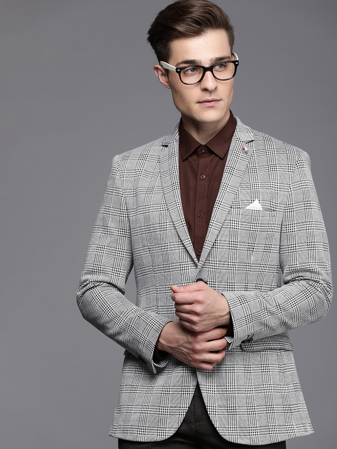 

Theme Men Grey & Black Checked Single-Breasted Slim Fit Notched Blazer
