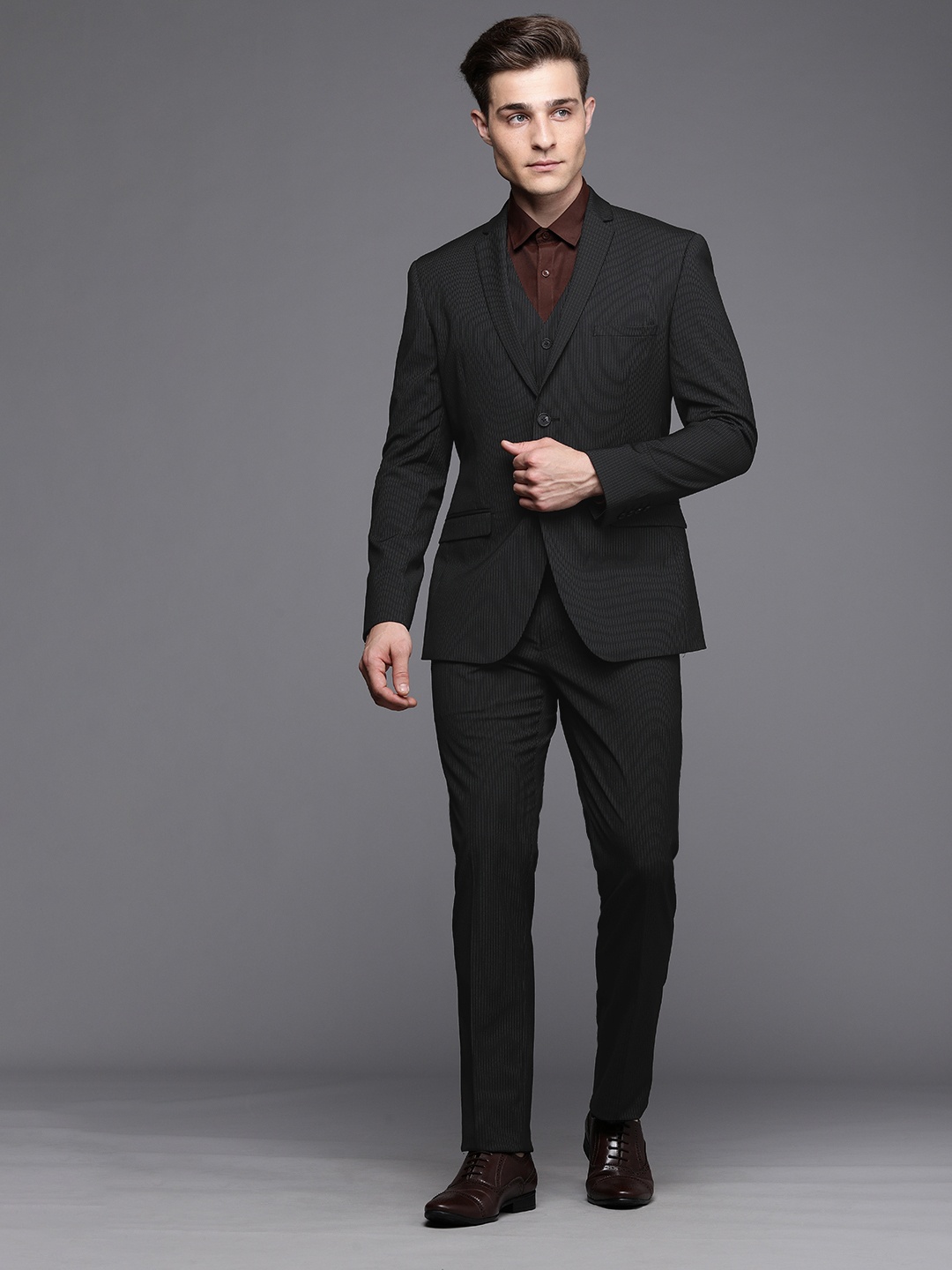 

Theme Men Black & Grey Striped Single-Breasted Slim Fit Notched Collar Formal Suit
