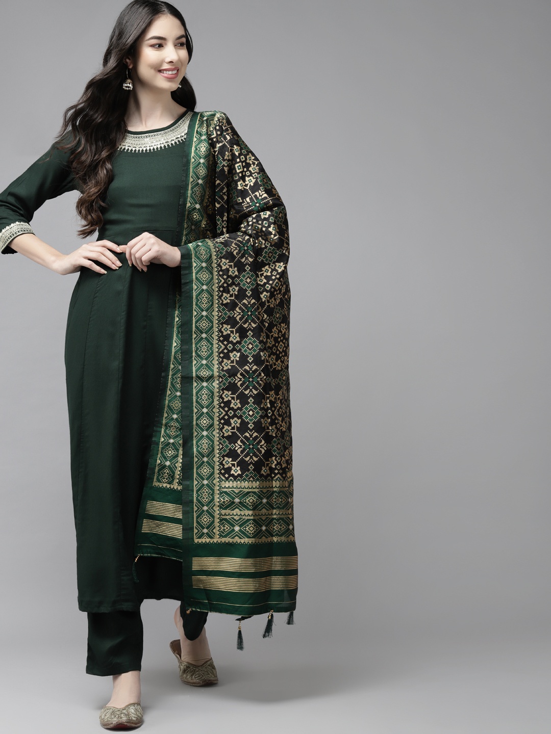 

Yufta Women Green Ethnic Motifs Angrakha Aari Work Kurta with Palazzos & With Dupatta