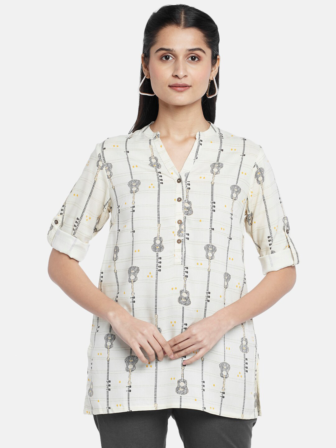 

AKKRITI BY PANTALOONS Off White & Grey Viscose Rayon Mandarin Collar Printed Tunic