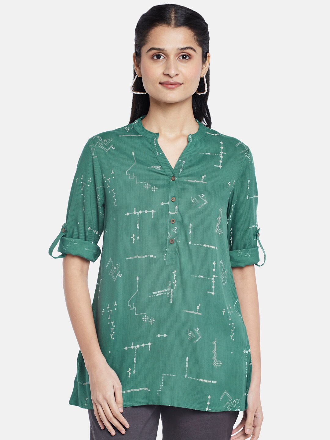 

AKKRITI BY PANTALOONS Green & White Viscose Rayon Mandarin Collar Printed Tunic