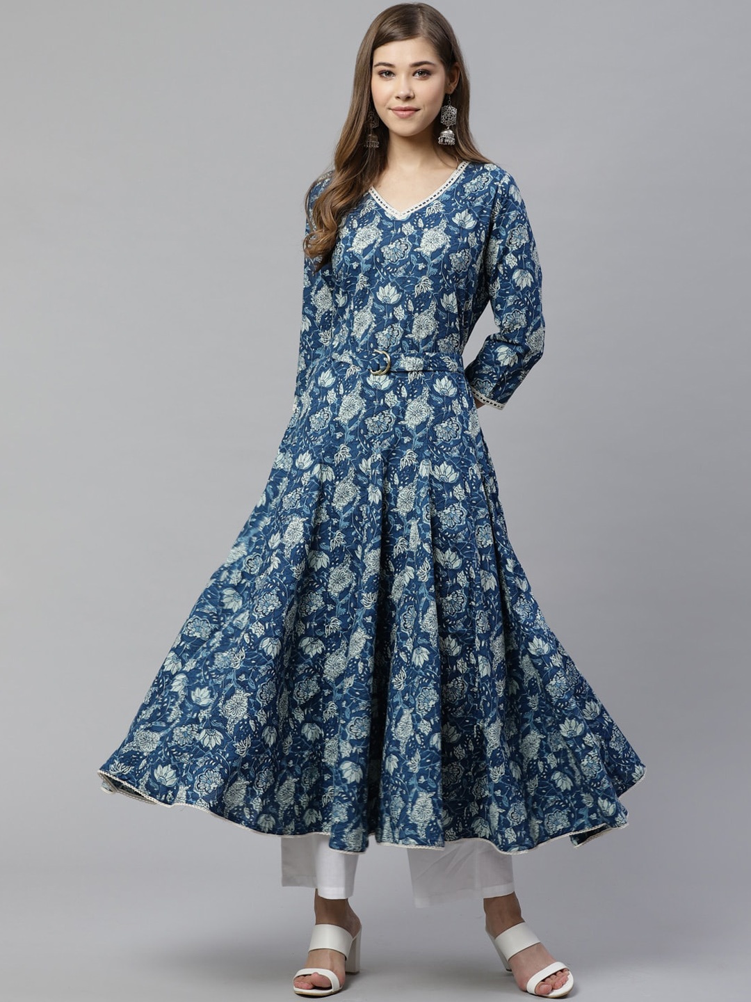 

Divena Women Blue & White Ethnic Motifs Printed Belted Cotton Anarkali Kurta