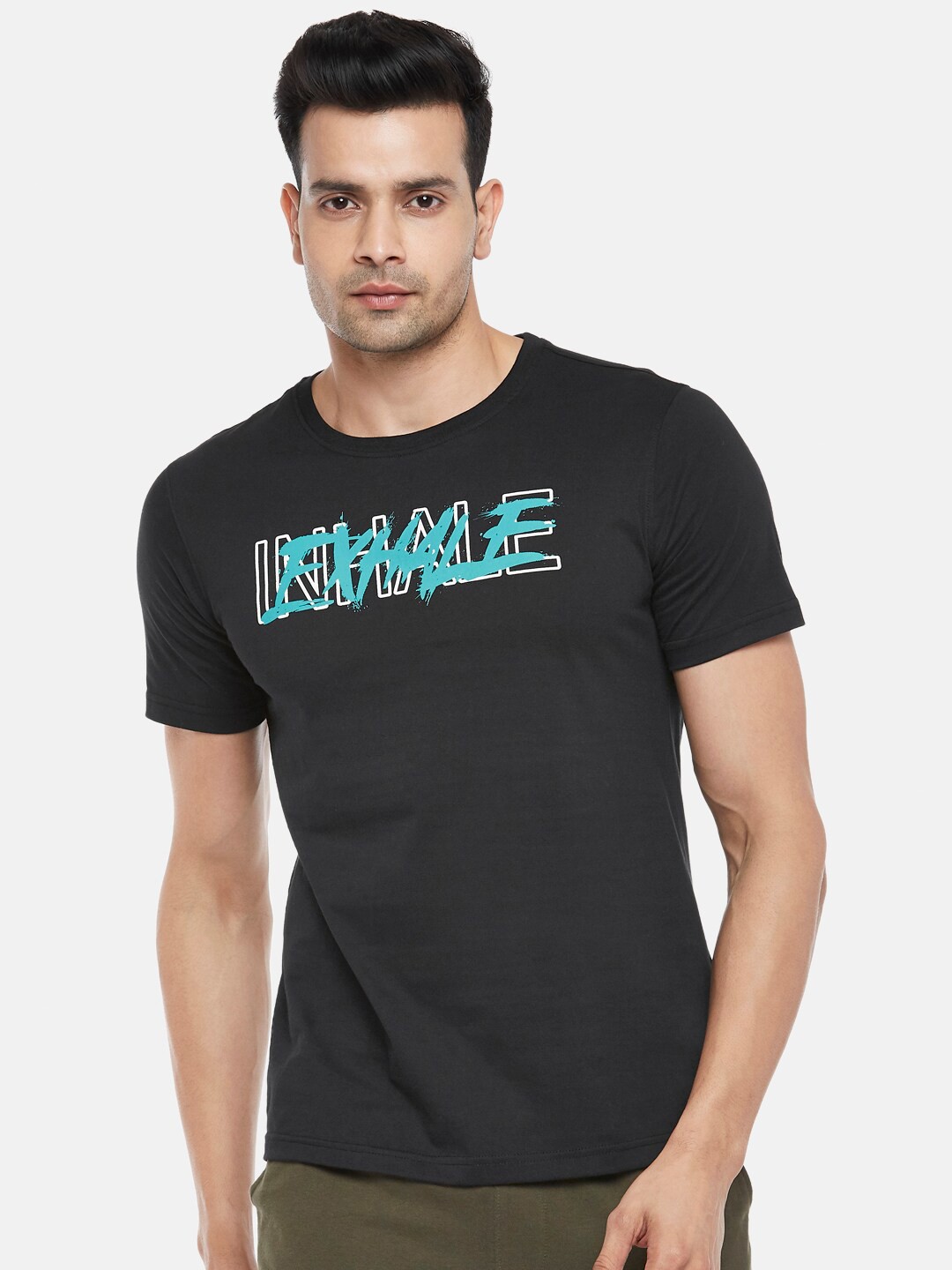 

Ajile by Pantaloons Men Black & Green Typography Printed Pockets Slim Fit T-shirt