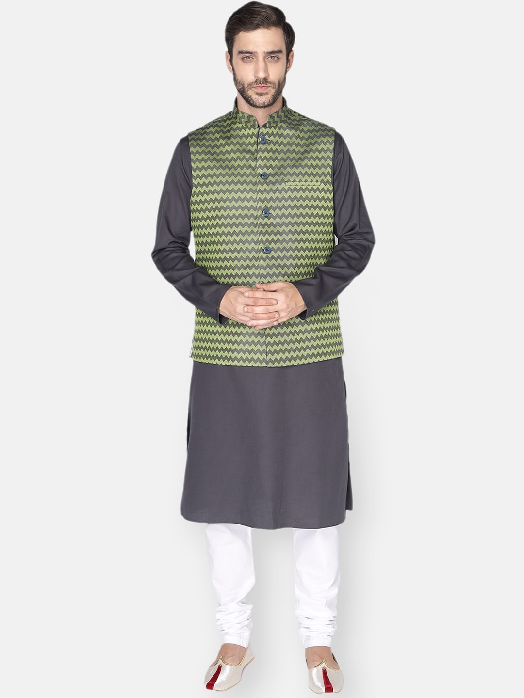 

NAMASKAR Men Grey & White Layered Pure Cotton Kurta with Pyjamas & Nehru Jacket