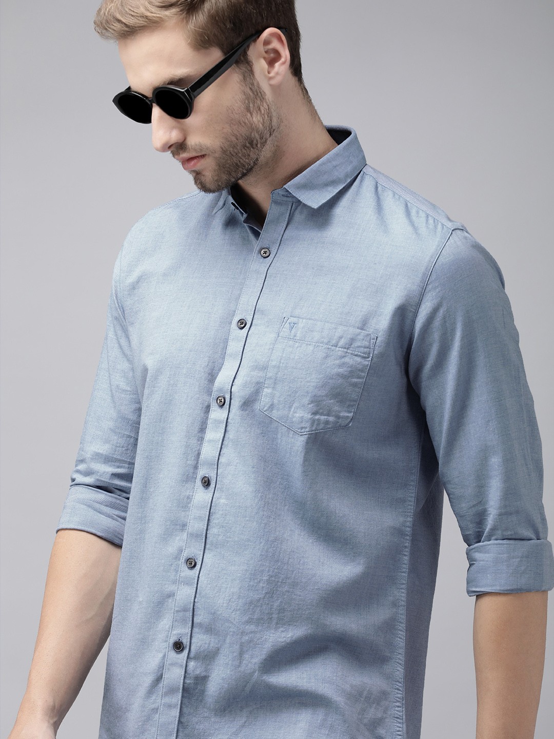 

Van Heusen Sport Men Blue Solid Slim Fit Casual Shirt