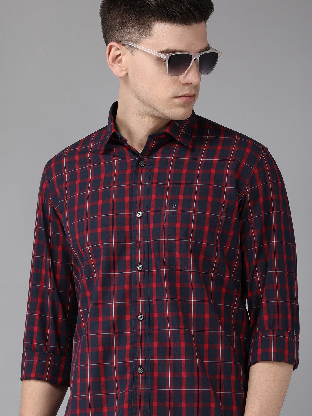 

Van Heusen Sport Men Red Checked Slim Fit Pure Cotton Casual Shirt