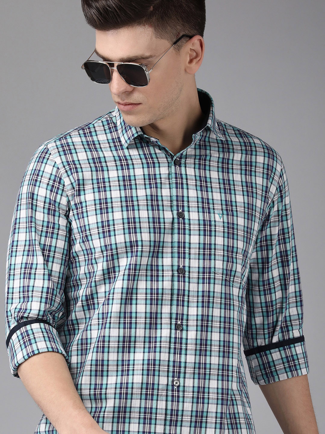 

Van Heusen Sport Men Blue & White Slim Fit Checked Casual Shirt