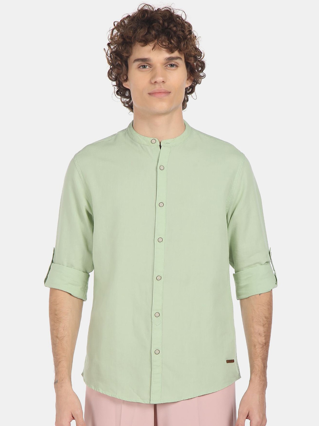 

Cherokee Men Green Solid Cotton Linen Casual Shirt