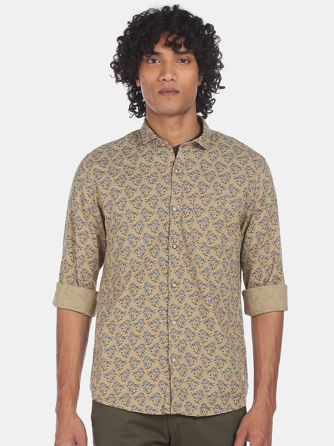 

Cherokee Men Green Floral Printed Casual Shirt