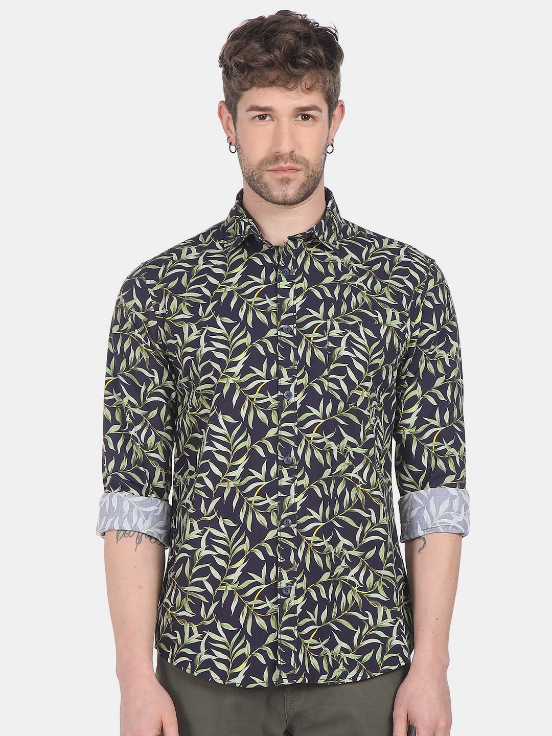 

Ruggers Men Navy Blue & Green Tropical Print Pure Cotton Casual Shirt