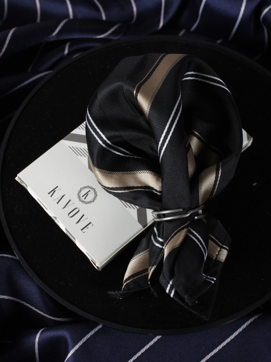 

KOVOVE Men Black & Beige Striped Pocket Square