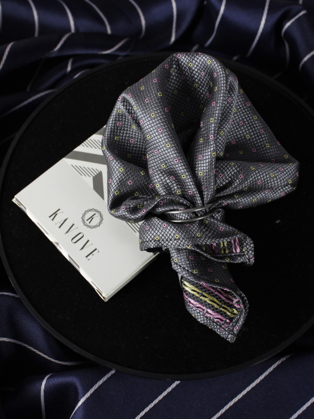 

KOVOVE Men Grey Checkered Pocket Square
