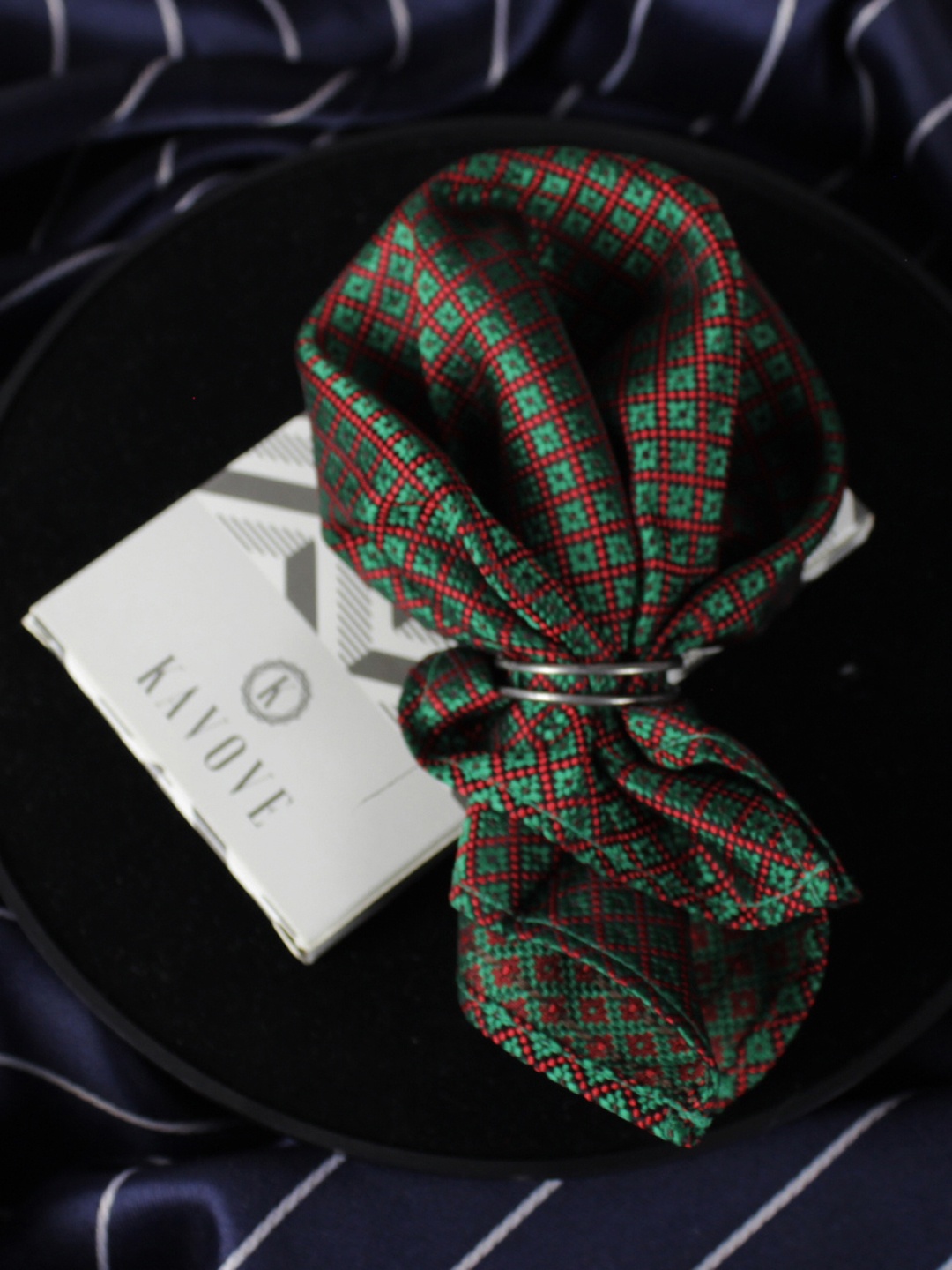 

KOVOVE Men Green & Red Printed Pocket Square