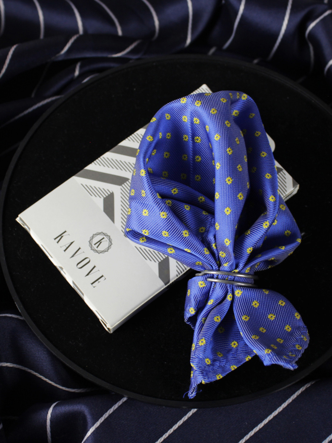 

KOVOVE Men Blue & Yellow Printed Pocket Square