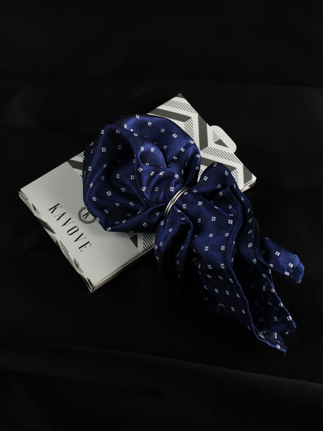 

KOVOVE Men Blue & White Printed Pocket Square