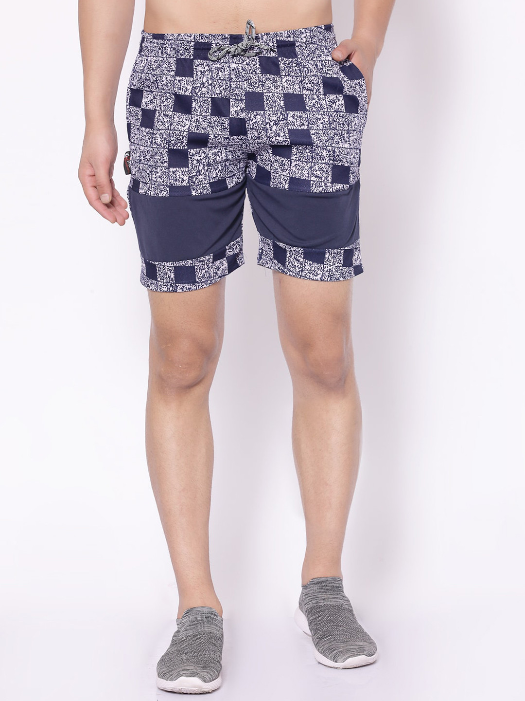 

KLOTTHE Men Blue & White Checked Sports Shorts with Rapid-Dry Technology
