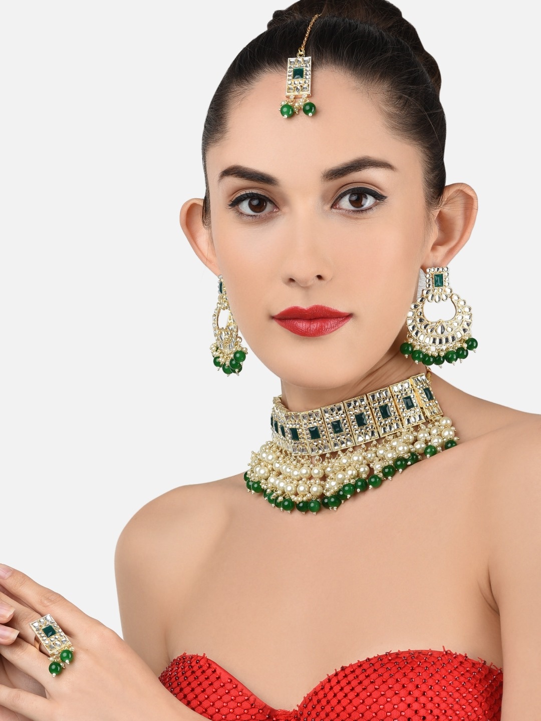 

Zaveri Pearls Gold-Plated Green & White Kundan-Studded & Pearl Beaded Jewellery Set