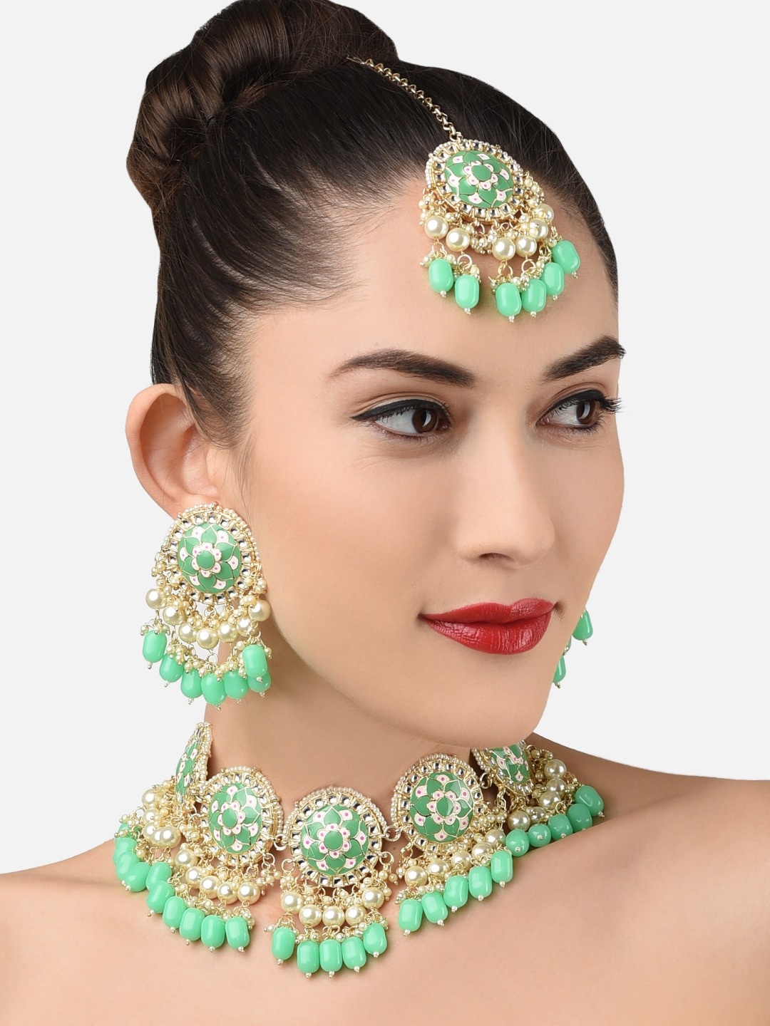 

Zaveri Pearls Gold-Plated Green Kundan-Studded & Beaded Jewellery Set